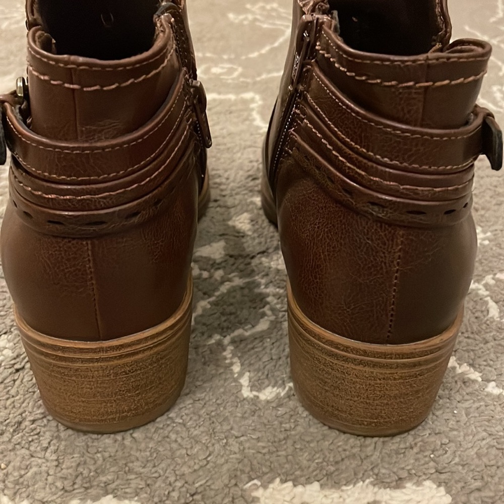 Baretraps Medley Brown comfy ankle booties - Picture 10 of 13